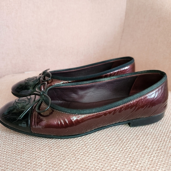 Authentic Chanel Patent Leather Ballet Flats 35 - Picture 2 of 12